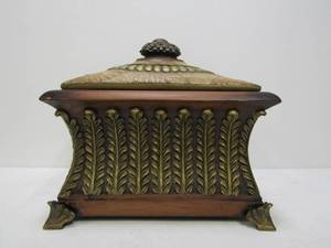 lot 16 image: Contemporary Gray Gardens Lidded Storage Box
