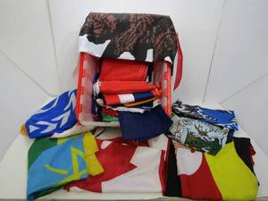 lot 21 image: Large Lot of Assorted US State & Other National Flags