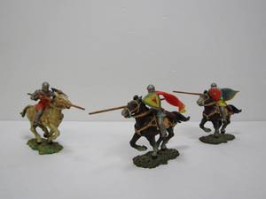 lot 23 image: Lot of 4 Vintage Hand Painted ELASTOLIN Medieval Toy SoldiersKnights