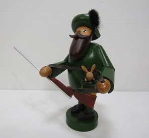 lot 25 image: Excellent Vintage German Wooden Smoker Doll