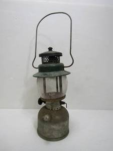 lot 325 image: Vintage COLEMAN Model 242C Lantern