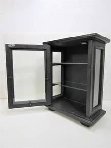 lot 326 image: Vintage Wooden ShelfMantel Display Cabinet