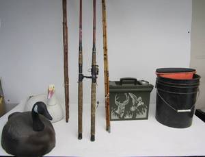 lot 334 image: Group of Outdoor Fishing Hunting Items