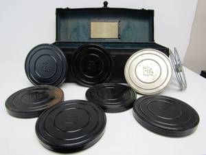 lot 338 image: Old Vintage 1930s MovieFilm Canister Case wCanisters & Films