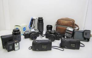 lot 250 image: Group of Assorted vintage Film Cameras & Accessories