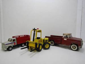 lot 263 image: 3 Vintage TONKA Metal Vehicle Toys
