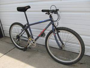 lot 347 image: Mens RALEIGH M50 Mountain Bike