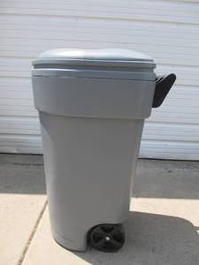 lot 310 image: Brand New Unused 50 Gallon Rolling Trash Can