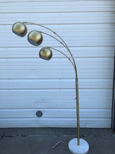 lot 350 image: Nice 3-Arm Round Shade Brass Finish Arc Lamp