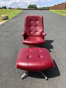lot 357 image: Mid Century 1950s HEYWOOD WAKEFIELD Lounge Chair & Ottoman