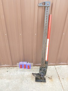 lot 6 image: Highlift jack. Good used condition. Tested & works. As shown.