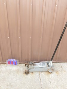 lot 7 image: Sears 3 ton floor jack. Tested & works. As shown.