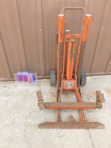 lot 8 image: Hein Warner 1 12 ton model 55 end lift jack. Good condition. Tested & works. As shown.