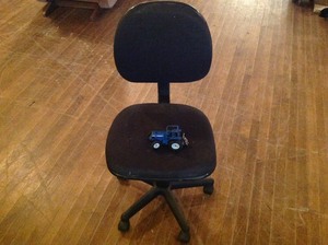 lot 23 image: Office Chair & Ford Tractor