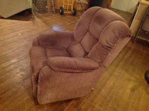 lot 24 image: Lazyboy Rocker Recliner