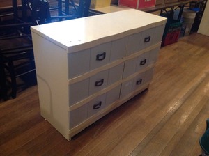 lot 34 image: Dresser