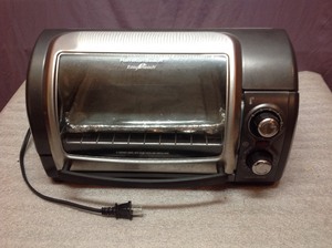 lot 40 image: Hamilton Beach Easy Reach Toaster Oven