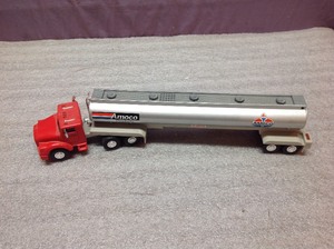 lot 90 image: Amoco Tractor & Trailer