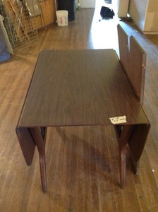 lot 95 image: Drop Leaf Table & Chairs