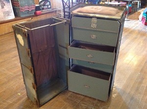 lot 100 image: Vintage Shipping Trunk