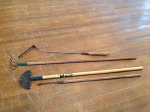 lot 112 image: Yard Tools