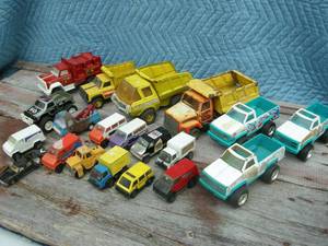 lot 32 image: Group Vintage Tonka Trucks