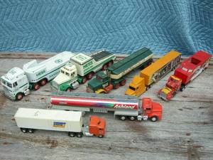 lot 35 image: Group Vintage TractorTrailer Toys