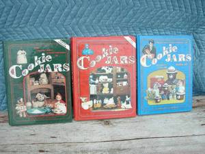 lot 37 image: 3 Cookie Jars Collector Reference Books