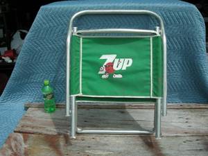 lot 69 image: Vintage 7Up Folding Beach Chair