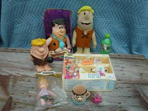 lot 80 image: Vintage Flintstones Collectibles