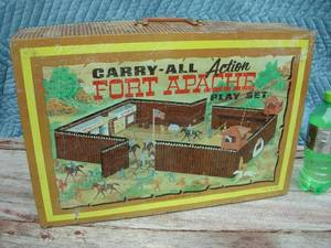 lot 81 image: Vintage Marx Fort Apache Play Set