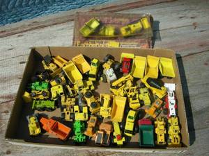 lot 101 image: Mini Diecast Construction Toys