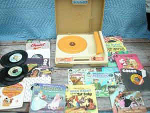 lot 114 image: Vintage Record Player and 45s