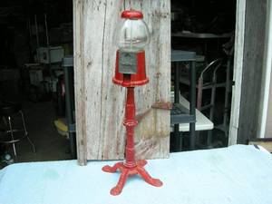 lot 2 image: Old Look Gumball Machine