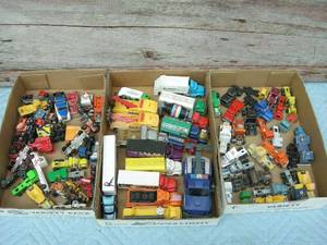 lot 8 image: Group Vintage Diecast Hot Wheels, Matchbox, others