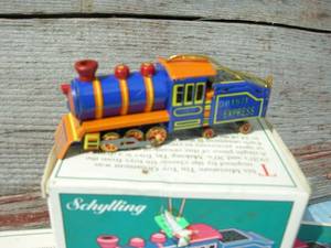 lot 12 image: 4 Schylling DB Express Tin Toy Ornaments