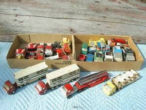 lot 16 image: Group Vintage Tonka Pressed Steel Trucks, Trailers