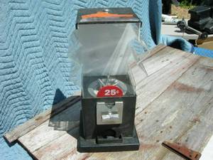 lot 22 image: Vintage 25-cent Vending Machine