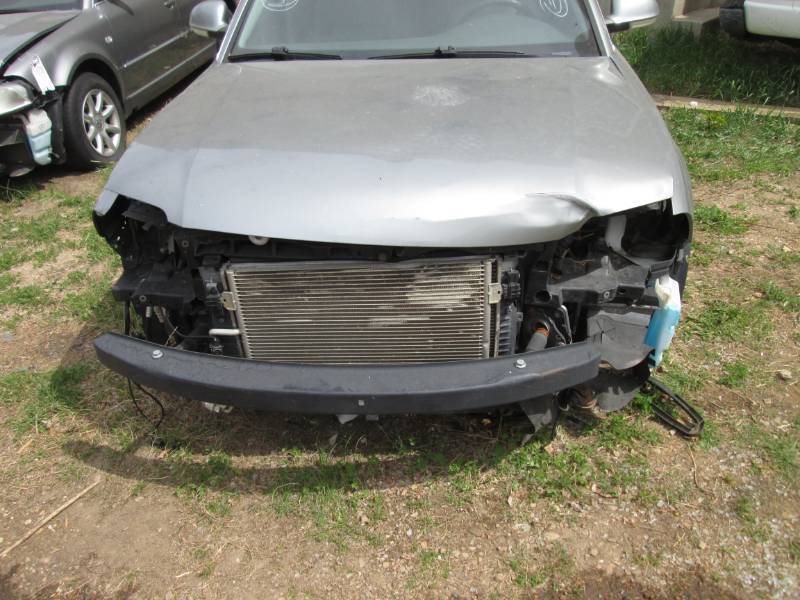 lot 11 image: 2004 Volkswagon Passat, all wheel drive....