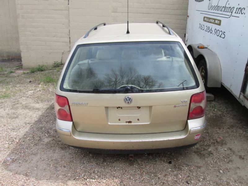 lot 9 image: 2002 Volkswagon Passat.  Has igniti...