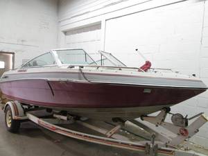 lot 5 image: Four Winns boat, ran fine when last winterized a couple years ago, h