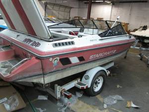 lot 6 image: 1989 Starcraft Boat, 17 0.  Engine works,