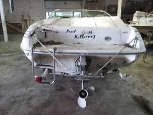 lot 13 image: 1991 Sea Ray boat.  18 6  Interior needs cleaning, engine condition unknown.