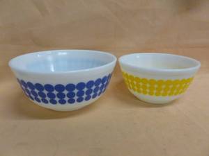 Vintage Pyrex Bowl Set