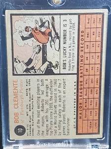 lot 11 image: 1962 Topps Baseball Roberto Clemente Card #10