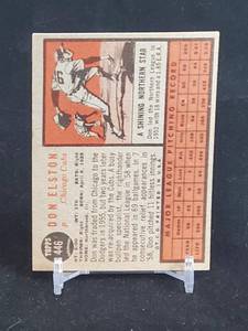 lot 32 image: 1962 Topps Baseball Cards (10) Lot