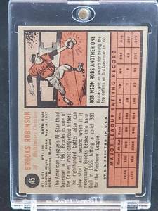 lot 49 image: 1962 Topps Baseball Brooks Robinson Card #45