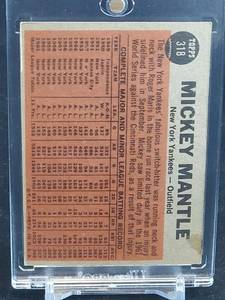 lot 61 image: 1962 Topps Baseball Mickey Mantle Card #318
