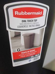 lot 104 image: Rubbermaid Trash Can