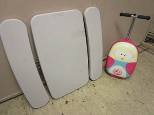 lot 712 image: LIFETIME FOLDABLE CHILD-SIZE PICNIC TABLE, ZINC-FLYTE SCOOTER SUITCASE